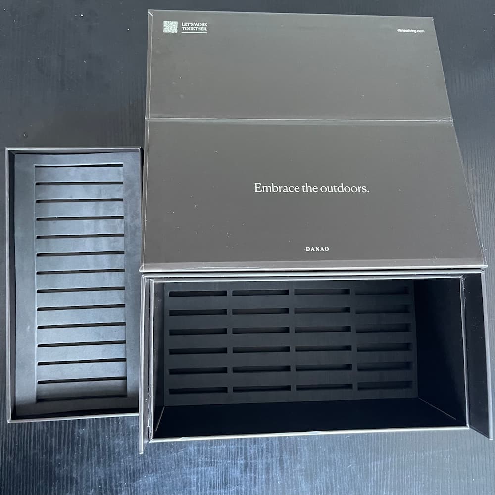 Magnetic book style rigid box